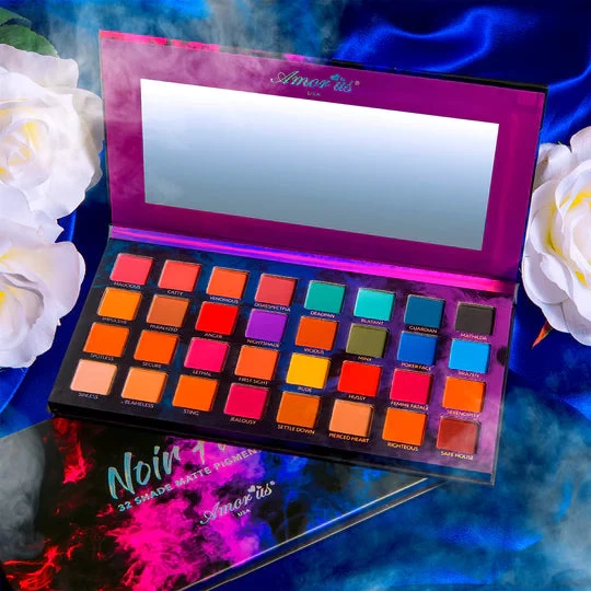 Amor Us Noir Fatale Pressed Pigment Palette 5 Amor Us Noir Fatale Pressed Pigment Palette - Image 3